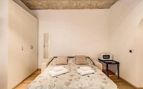 Navona Flat